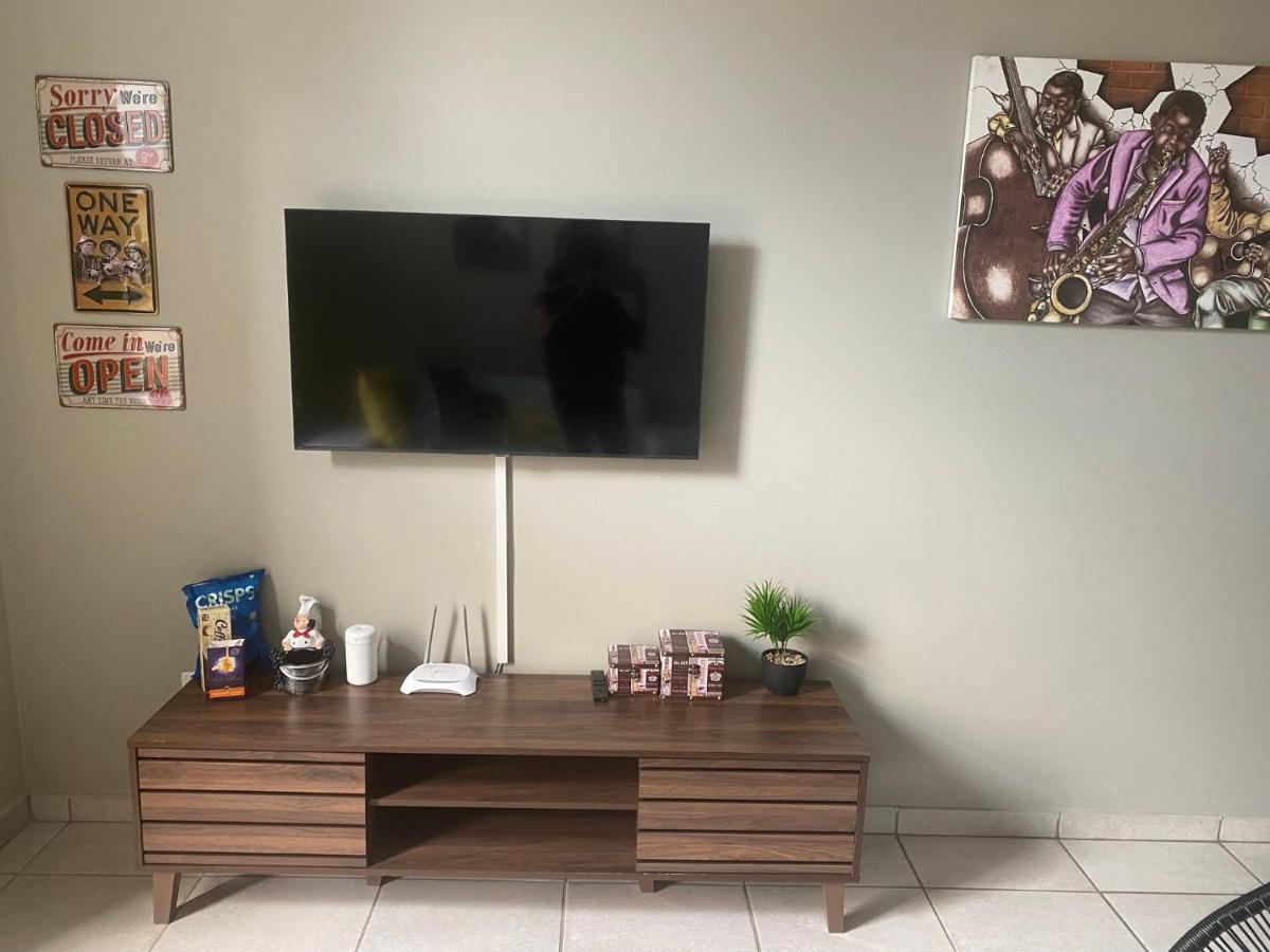 Lovely Rosebank 1-Bedroom Condo With Pool & Cinema 约翰内斯堡 外观 照片