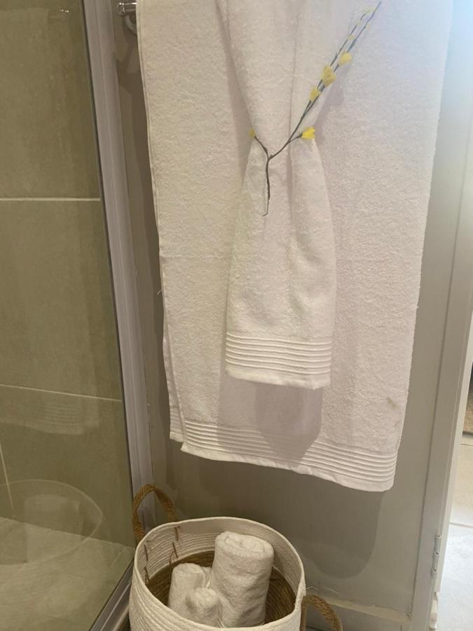 Lovely Rosebank 1-Bedroom Condo With Pool & Cinema 约翰内斯堡 外观 照片