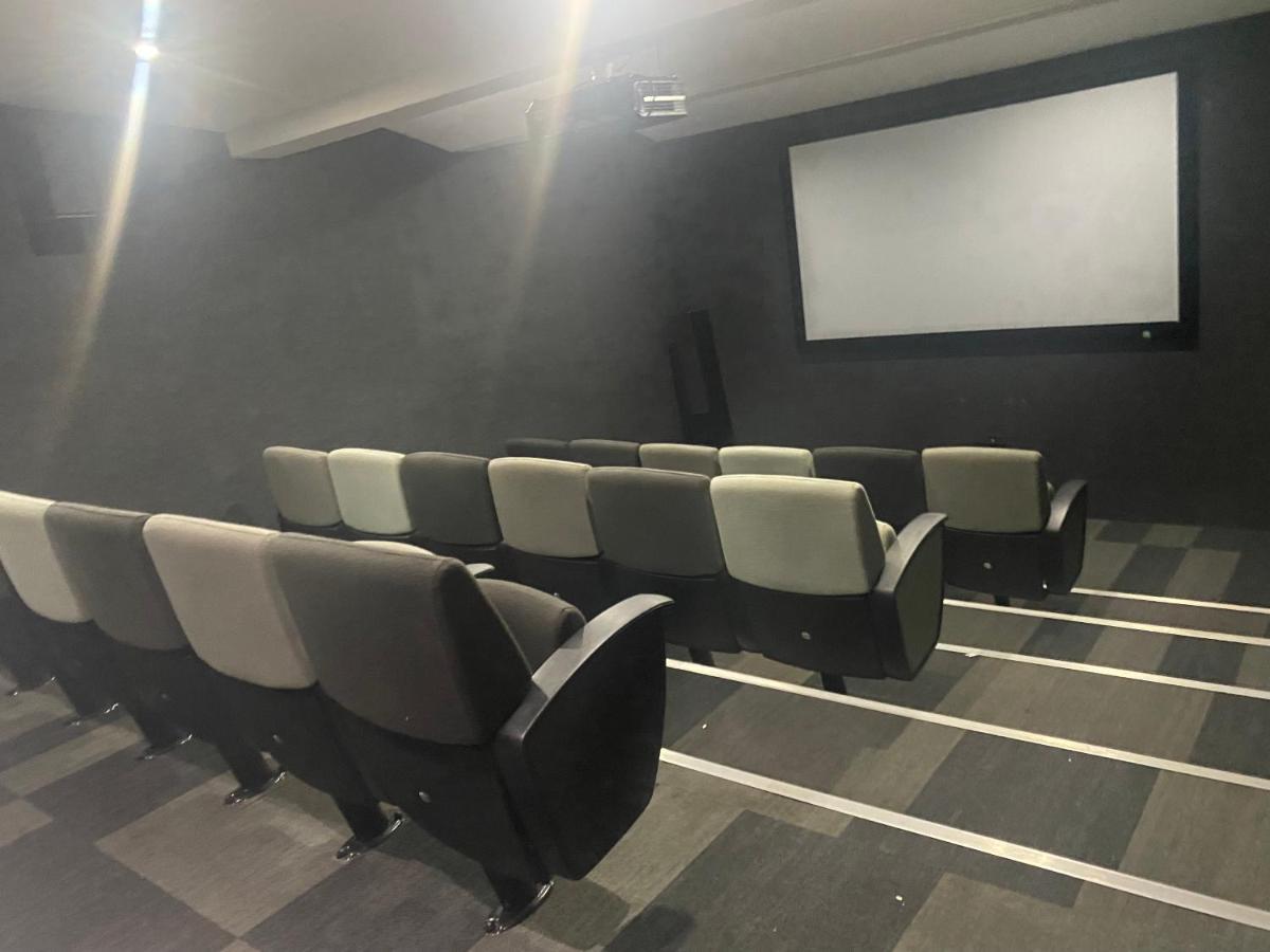 Lovely Rosebank 1-Bedroom Condo With Pool & Cinema 约翰内斯堡 外观 照片