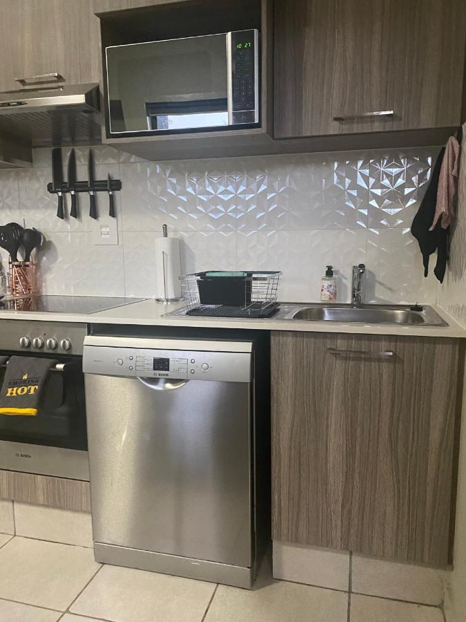 Lovely Rosebank 1-Bedroom Condo With Pool & Cinema 约翰内斯堡 外观 照片