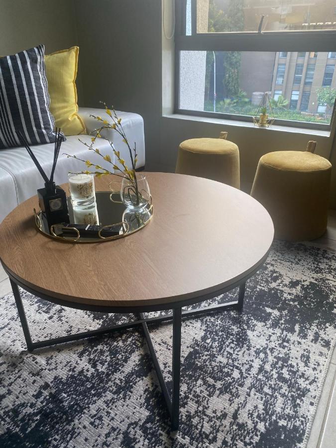 Lovely Rosebank 1-Bedroom Condo With Pool & Cinema 约翰内斯堡 外观 照片