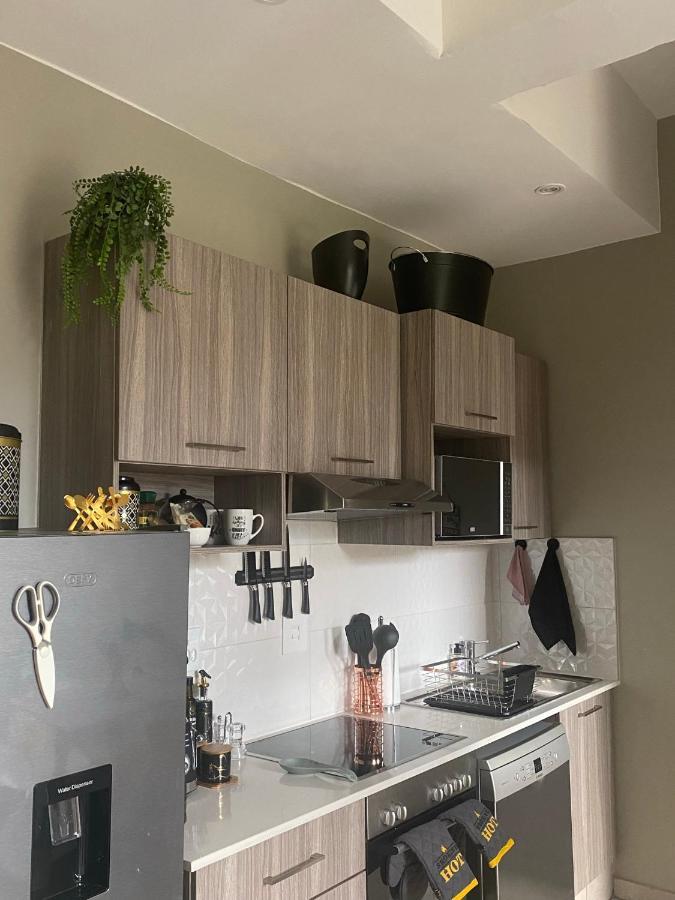 Lovely Rosebank 1-Bedroom Condo With Pool & Cinema 约翰内斯堡 外观 照片