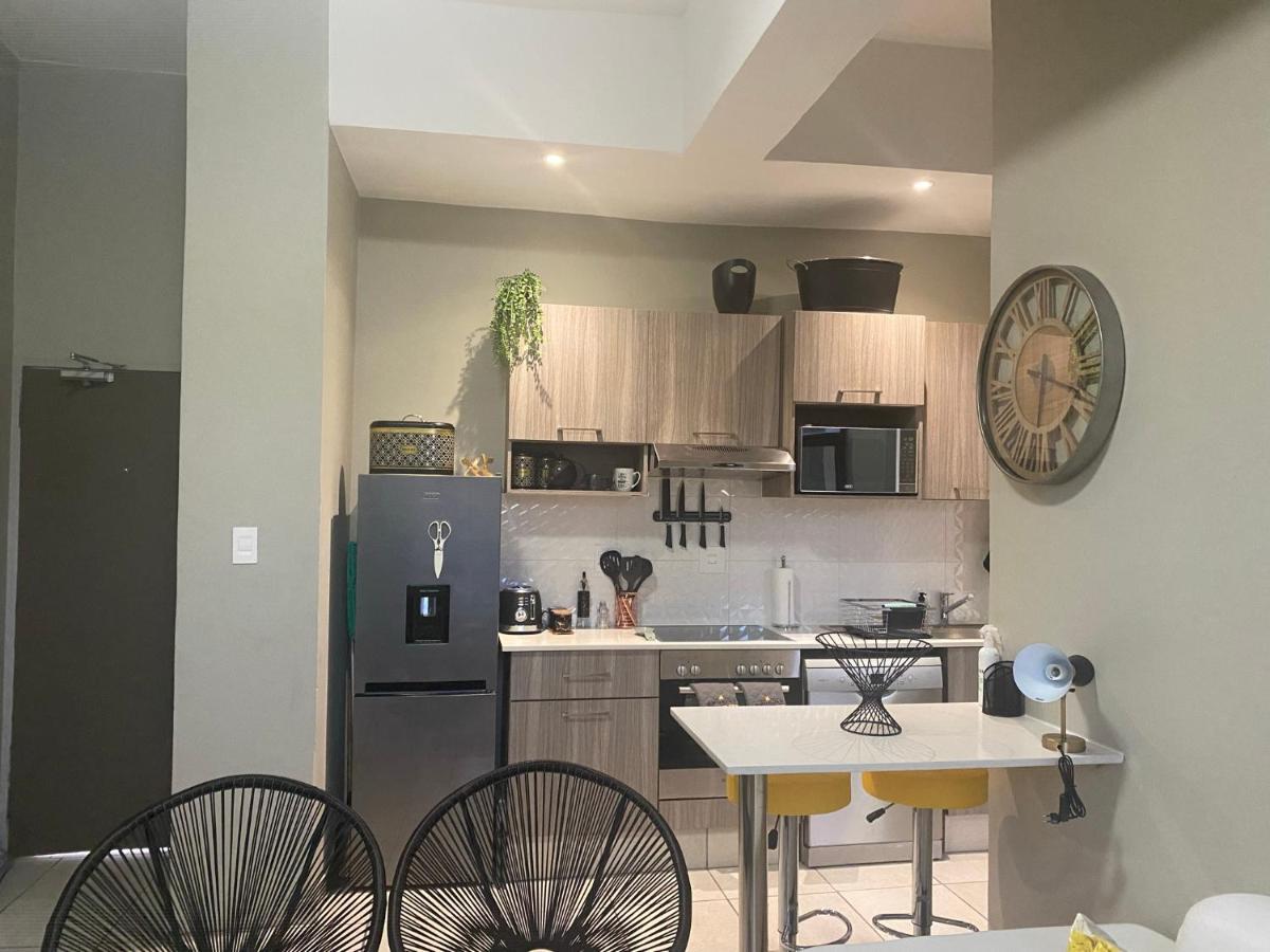 Lovely Rosebank 1-Bedroom Condo With Pool & Cinema 约翰内斯堡 外观 照片